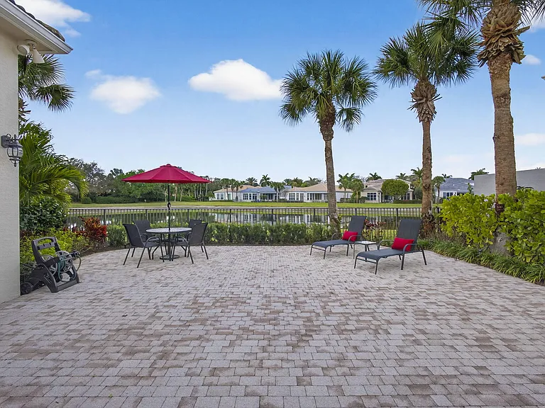 207 Andalusia Dr — Photo 31