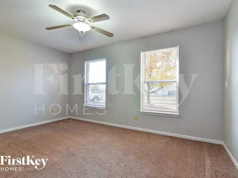 8823 Youngs Creek Ln — Photo 11