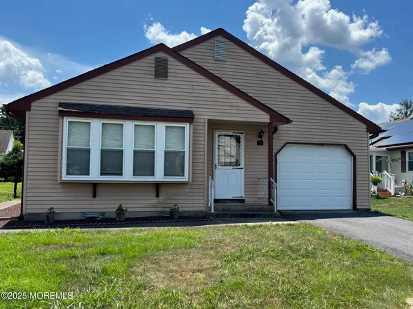 8 Berkshire Road, Whiting, NJ 08759