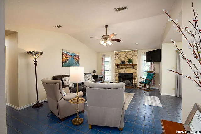 426 Spring River Dr — Photo 4