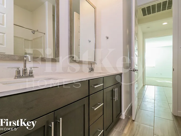 19431 W Pierson St — Photo 13