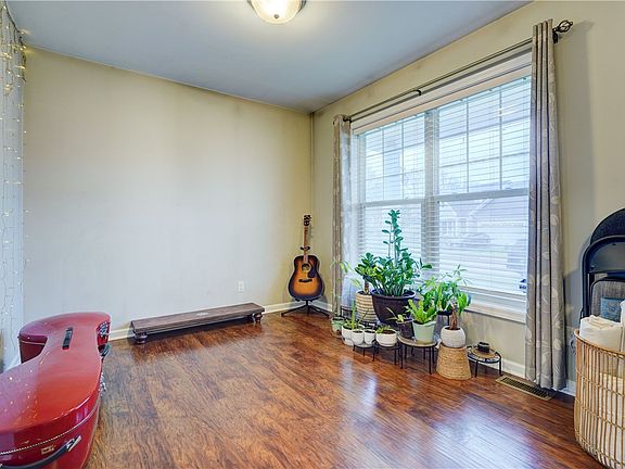 3rd image of 15 Brookscrest Way
