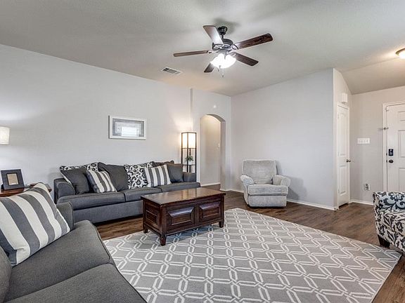 4th image of 315 Plum Dr