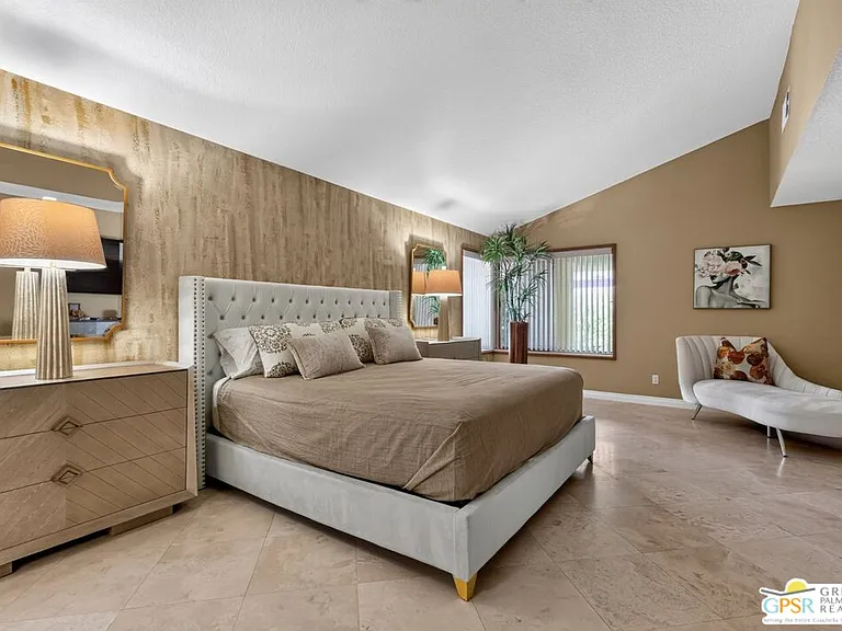 216 Kavenish Dr — Photo 11