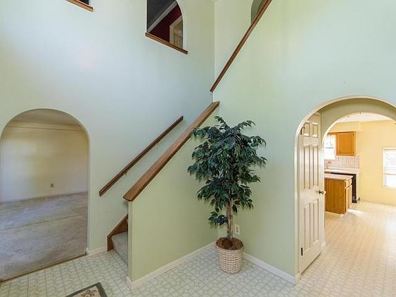 3rd image of 162 Farthing Ct