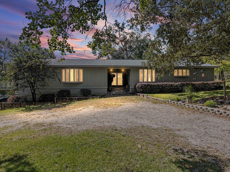 1st image of 475 Douglas Dr