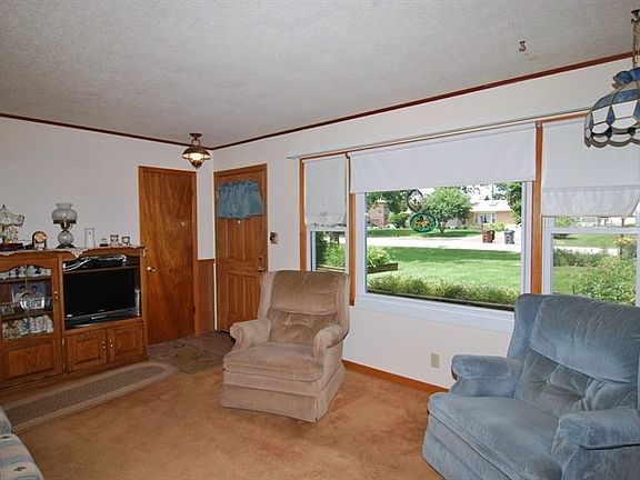 3rd image of 19821 Greenview Ave
