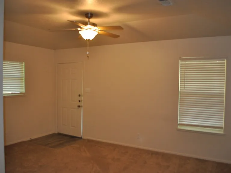 105 W Trailmoor Dr #3 — Photo 3