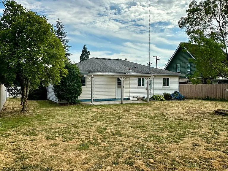 1615 1st Ave SE — Photo 16