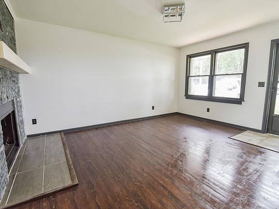 4th image of 215 W McConnell St