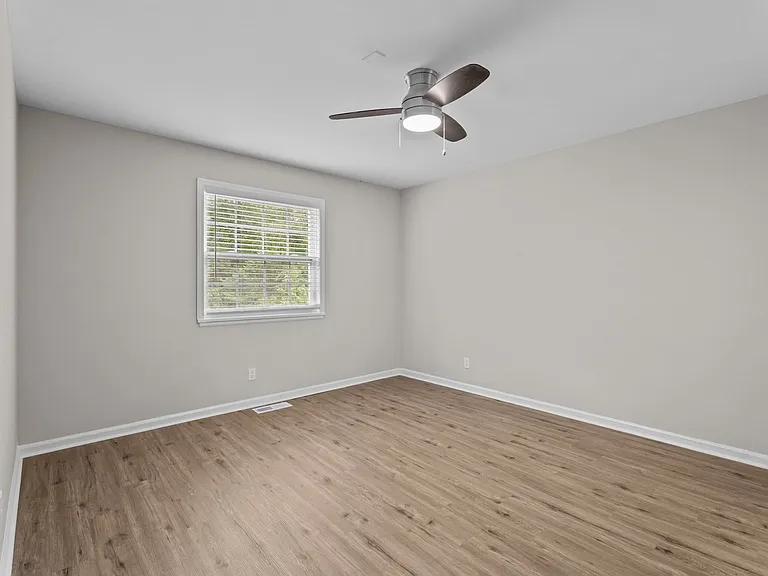 Donovan Place Apartments — Photo 32