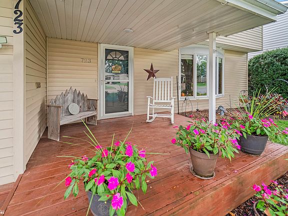 3rd image of 723 16th St