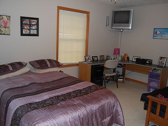 5th image of 1037 Crestfield St