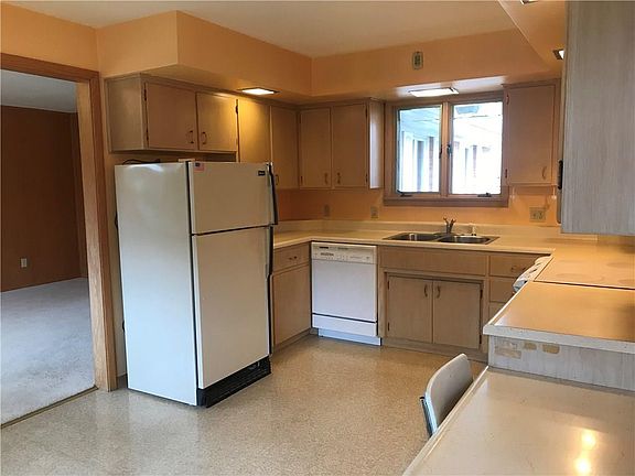 4th image of 2562 N Tracy Dr