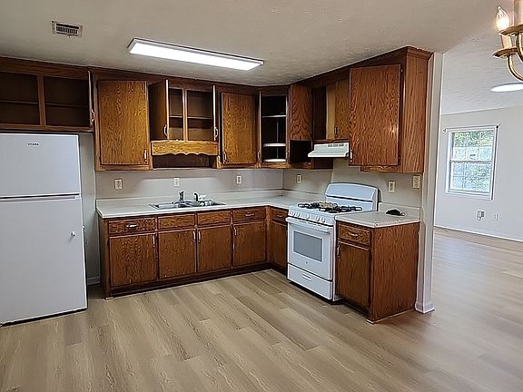 3rd image of 48 Phillips Dr
