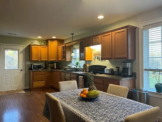 Kitchen door is another private entry.