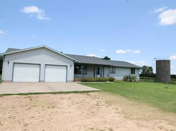 1474 Cherokee Rd, Inman, KS 67546