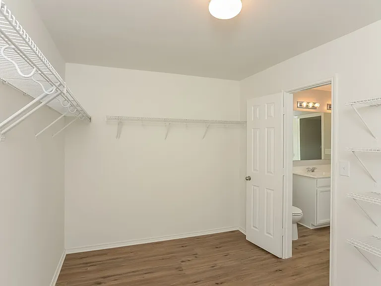 27402 Emilie Cyn — Photo 10