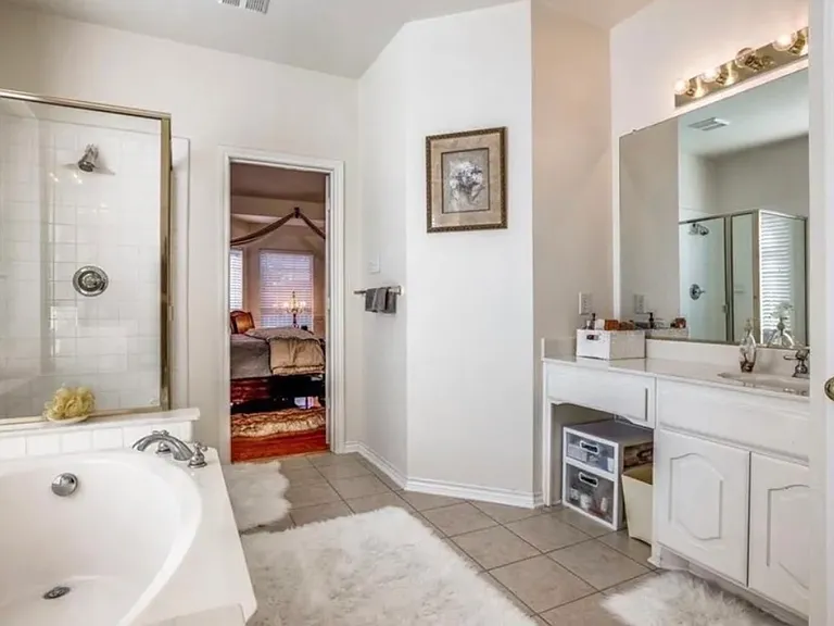 5231 Kathryn Dr — Photo 2