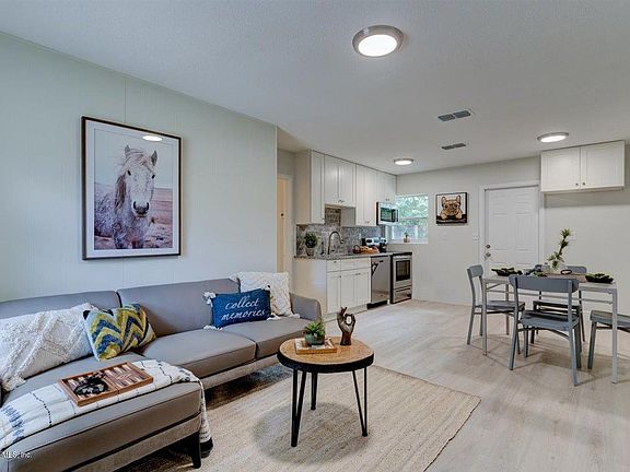 3rd image of 3714 Skycrest Dr
