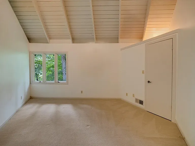 130 Huntcliff Point — Photo 34