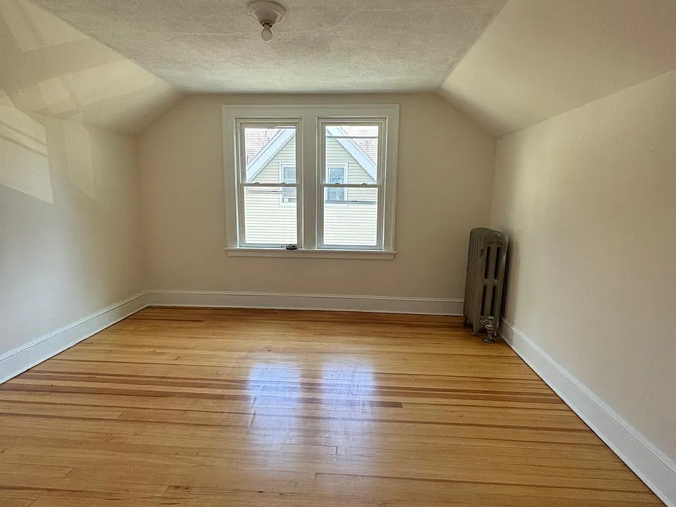 33 Andrews St #3