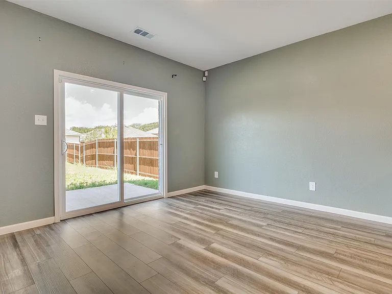 731 Yorkshire Dr — Photo 14