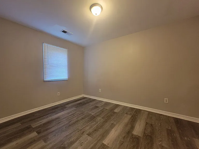 944 Smith St SW — Photo 20