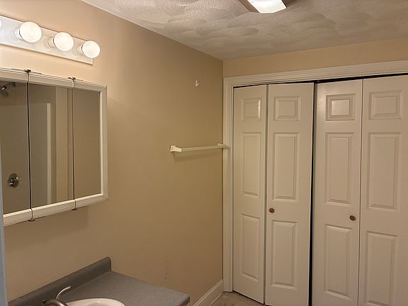 4th image of 81 Salem Rd Unit 22