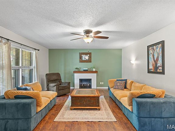 4th image of 51 Oxford Dr