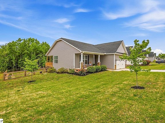 2nd image of 572 Forden Dr