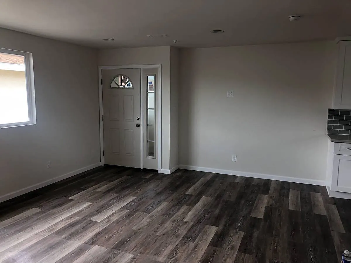 3 bed, 1000 sqft, $3,100 — Photo 2