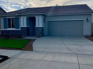 1089 Pebble Dr, Lemoore, CA 93245