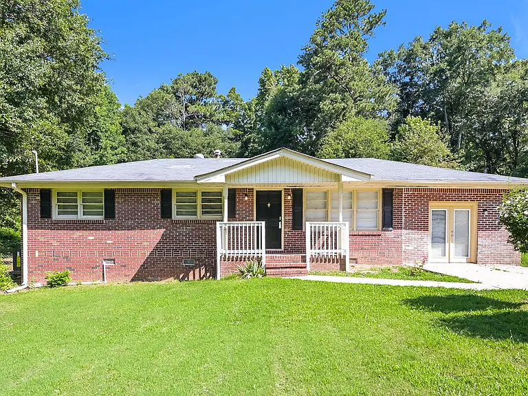43 Pool Cir — Photo 1