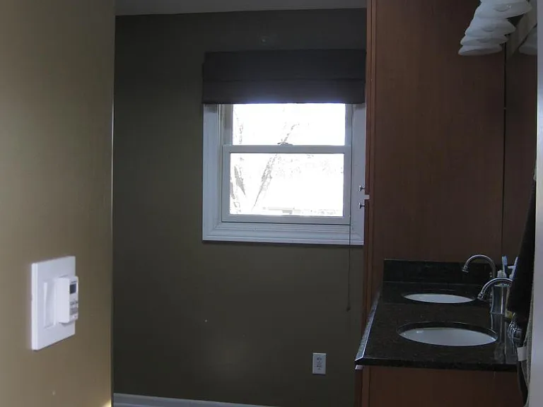 1104 Hayden Dr — Photo 2