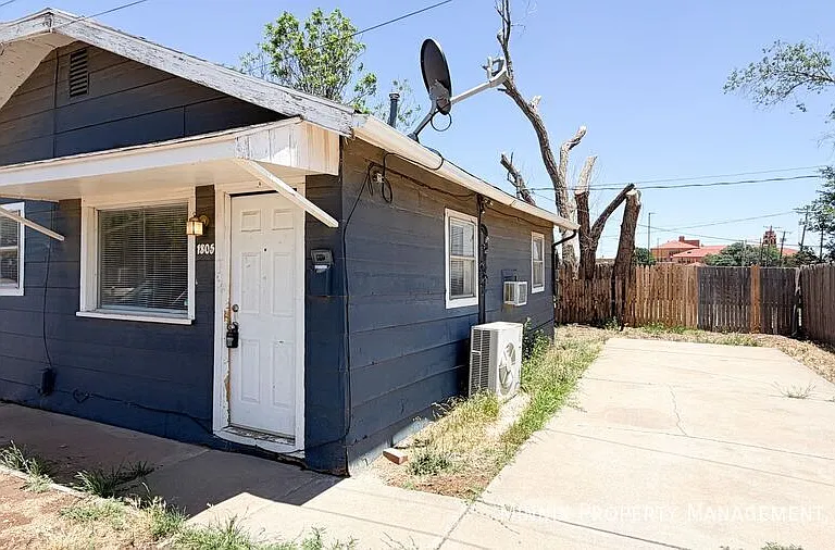 1805 Avenue V — Photo 2