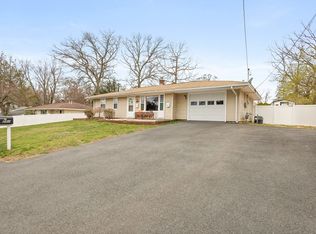 201 Caroline Dr, Bellingham, MA 02019