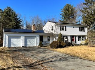 105 Pondview Dr, Amherst, MA 01002