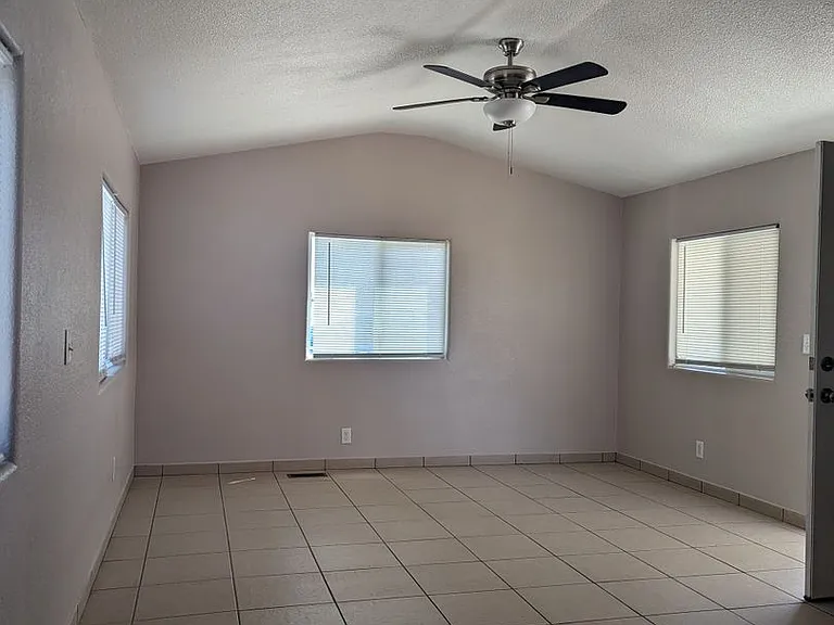 1825 Tejon Dr — Photo 2