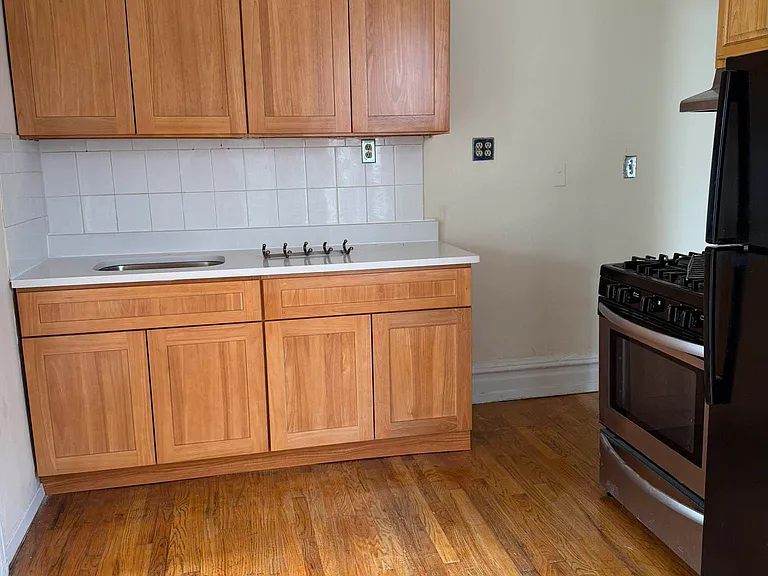 24-35 Steinway St #17 — Photo 2