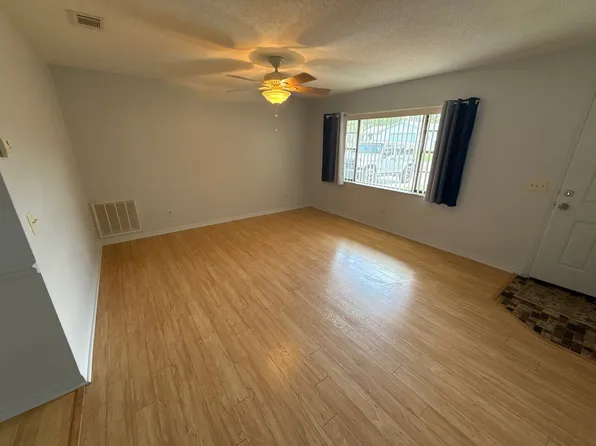 8215 W Cecil Ln, Homosassa, FL 34446