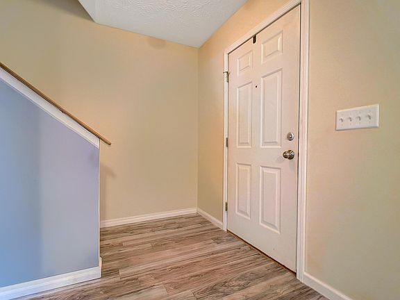 3rd image of 1048 Braxton Blvd