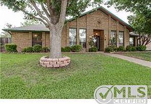 Great drive up with mature trees