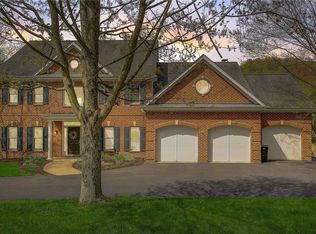 636 Woodvalley Dr, Pittsburgh, PA 15238