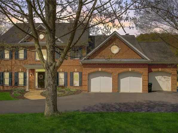 636 Woodvalley Dr #O, Pittsburgh, PA 15238