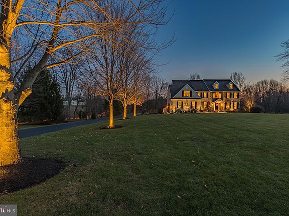 3rd image of 1 Forest Glen Dr