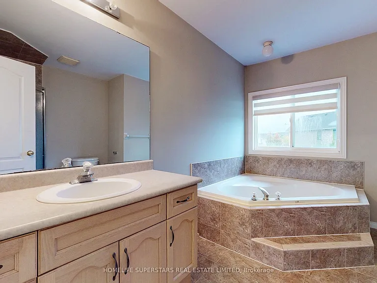 32 Holkham Ave — Photo 19