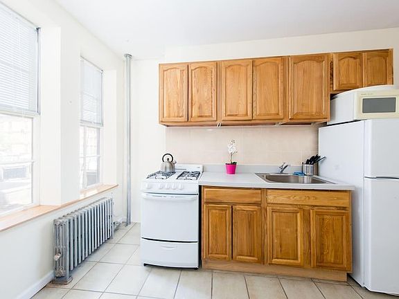 4th image of 3530 Poe St