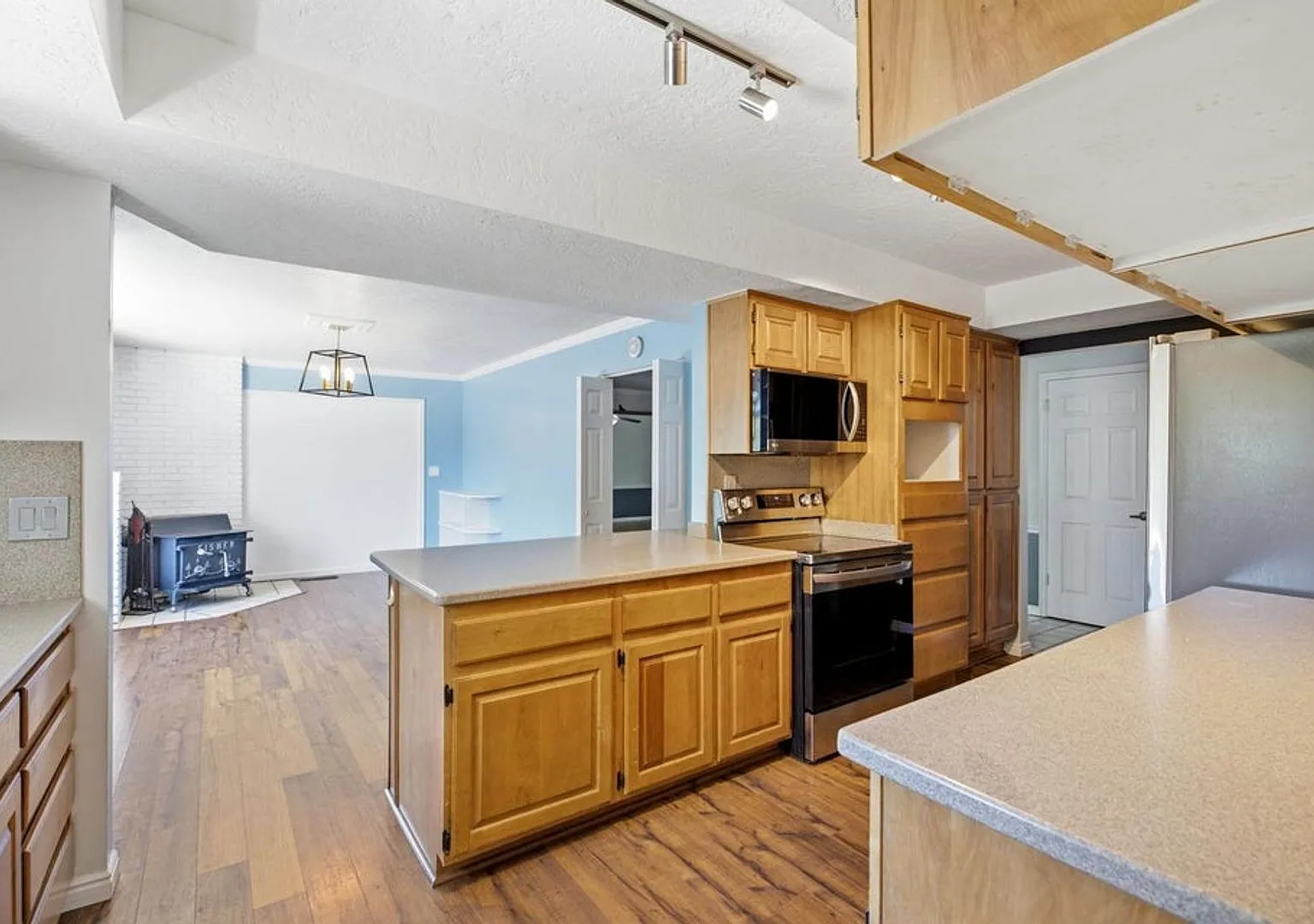 Your Next Chapter Starts Here! 5 Bedroom Home! — Photo 2