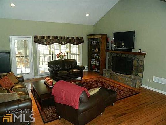3rd image of 8360 Riverbirch Dr